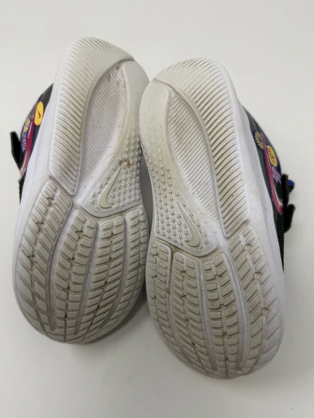 Nike Kids Black Sneakers with Purple Accents and Velcro Sz.8